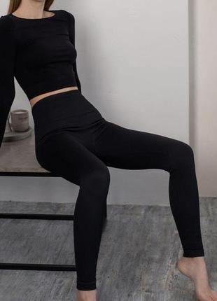 Бесшовный комплект лосины и кроп топ с длинным рукавом чёрный