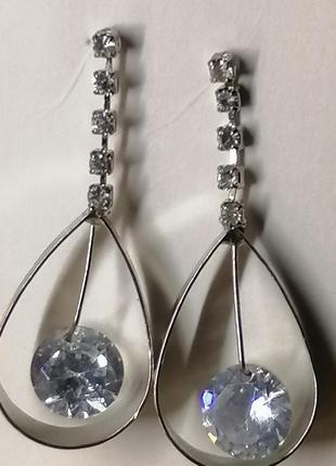 Серьги бижутерия.