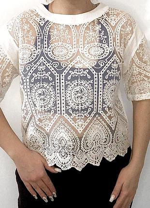 Красива нарядна блуза