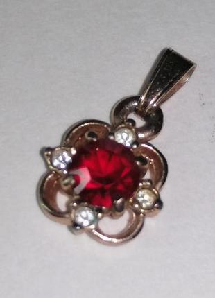 Подвеска с красным камнем