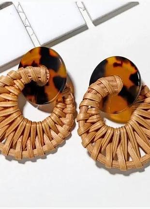 Стильні сережки з ротангу 2022