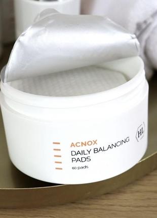 Балансирующие падсы для лица с кислотами holy land