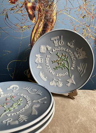 Набор винтажных коллекционный тарелок от goebel. фарфор бисквит. германия. клейма....