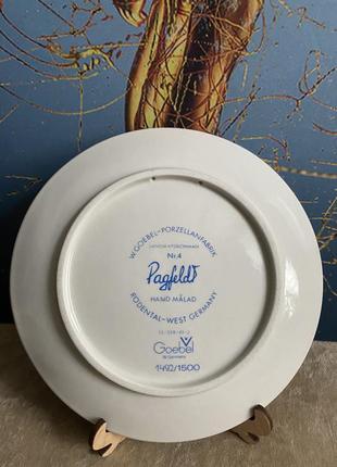 Набор винтажных коллекционный тарелок от goebel. фарфор бисквит. германия. клейма....
