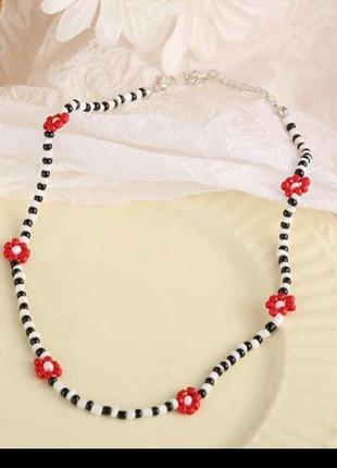 Чокер красные ромашки цветы черно белый колье ожерелье из бисера1 фото