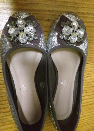 Нарядные блестящие серебряные туфельки next 18,3см по стельке в отличном состоянии.2 фото