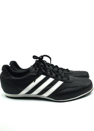 Оригінальні шкіряні чоловічі кросівки adidas