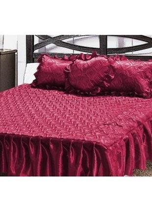 Атласное покрывало в спальню с оборками и с подушками. розовое1 фото