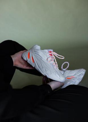 Кросівки жіночі adidas yeezy 700 білі / кросівки жіночі адідас адідас ізі білий кроси3 фото