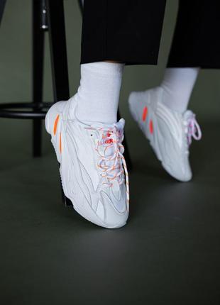 Кросівки жіночі adidas yeezy 700 білі / кросівки жіночі адідас адідас ізі білий кроси4 фото