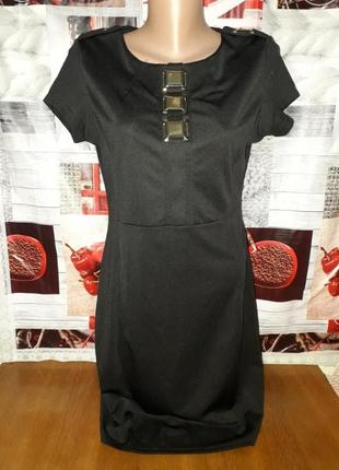 Класичне чорне рівне плаття із декором - 46 розмір