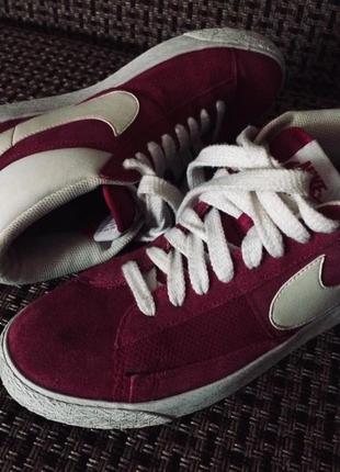 Лригинальные винтажные кроссовки сникерсы хайтопы nike blazer mid suede vintage с логотипом swoosh.6 фото