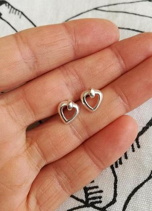 Серебряные серьги гвоздики сердечки