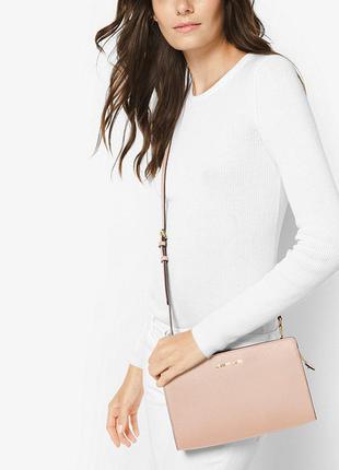 Сумка клатч кроссбоди michael kors pink fawn. уценка. оригинал5 фото