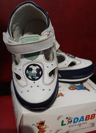 Босоніжки шкіряні закриті