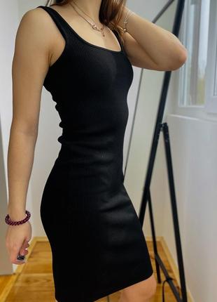 Довге чорне облягаюче плаття1 фото