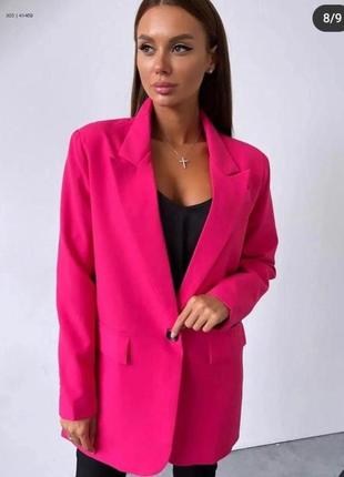 Яркий малиновий жакет
