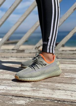 Женские кроссовки adidas yeezy boost 350 v2 desert sage reflective#адидас5 фото