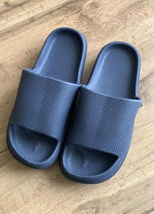 Тапки шльопанці шльопанці crocs yezzy тапочки в'єтнамки крокси