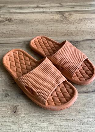 Шлёпанцы шлепки тапочки