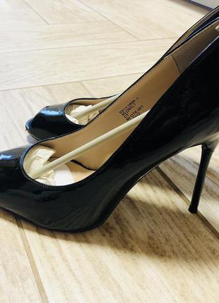 🦋шикарні туфельки з відкритими пальчиками 40р