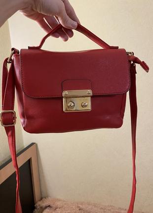 Маленькая кожаная сумка, цвет красный