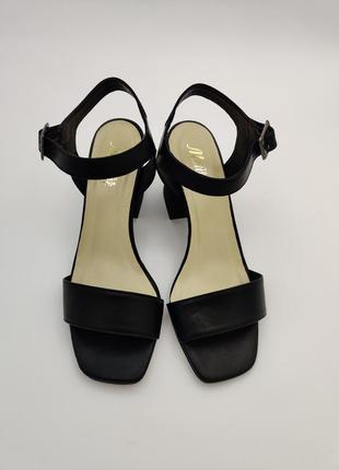 Стильные кожаные женские босоножки черные классические на каблуке 40 женские босоножки на каблуке2 фото