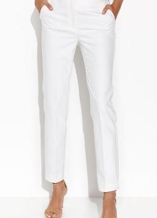 Укороченные летние брюки молочного цвета. модель adoncia zaps. коллекция весна-лето 2022