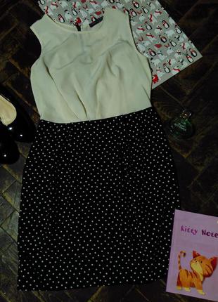 Легке плаття з спідничкою в горошок