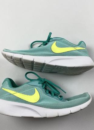 Жіночі кросівки nike tanjun (gs) 818384 3003 фото