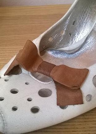 Білі шкіряні туфлі companys