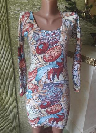 Красивое,облегающее платье от  марки одежды cabriolet