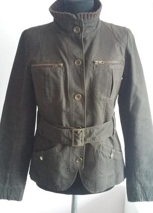 Чорна вітровка