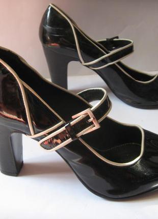 Next суперські лаковані шкіряні туфлі на каблуку 39,5-40