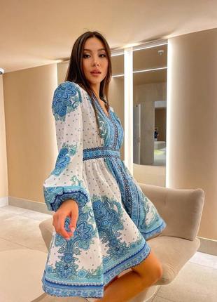 Платье с декольте рукава фонарики туника миди нарядное вечернее голубое молоко в цветы узоры6 фото