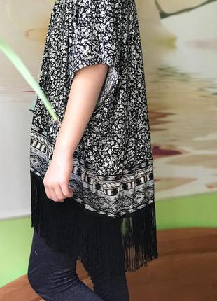 Цікава накидка з бахромою в ідеальному стані