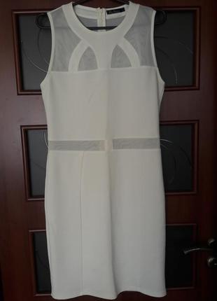 Нарядное платье молочного цвета