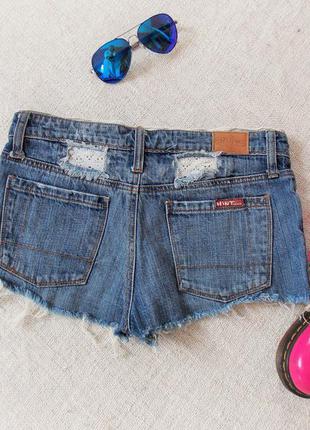 Короткие джинсовые шорты ажурные вставки от hint2 фото
