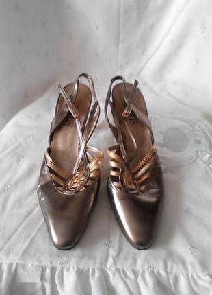 Босоножки 39 або 6 по ст 26 см ш 7,5 в кабл 7,5