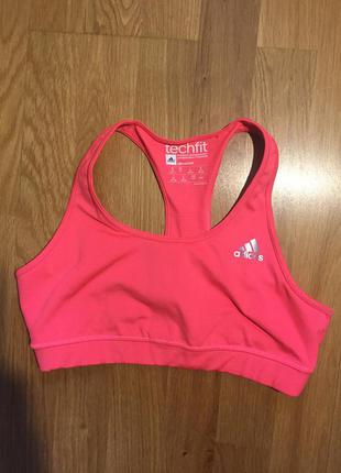Яскравий топ adidas techfit 2