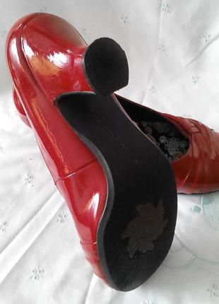 Червоні лакові туфлі 3 р або 36 по ст 23 см ш 8@ каблук 6 см3 фото