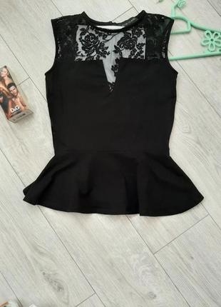 Женская стильная кофточка с баской и кружным верхом