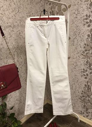 Базові білі брюки кльош.