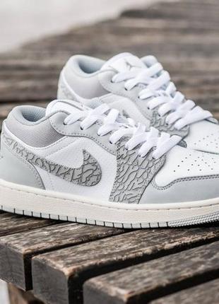 Женские кожаные кроссовки nike air jordan retro 1 low prm  smoke grey elephant #найк