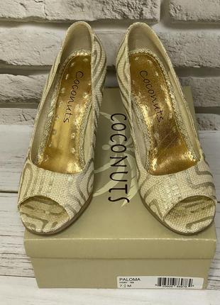 Продам женские туфли на танкетке. р 37,5. песочно -золотистые. сша.2 фото