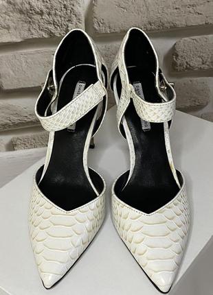 Продам туфли diane von furstenberg. новые. кремовый питон. кожа. р 372 фото