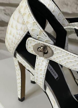 Продам туфлі diane von furstenberg. нові. кремовий пітон. шкіра. р 373 фото