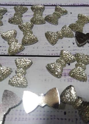 Стразы, клеевые камни , бантики набором