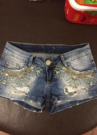 Стильні короткі шорти