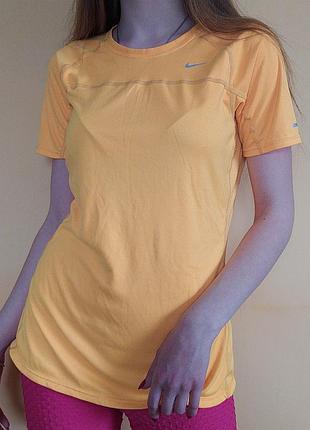 Помаранчева футболка nike